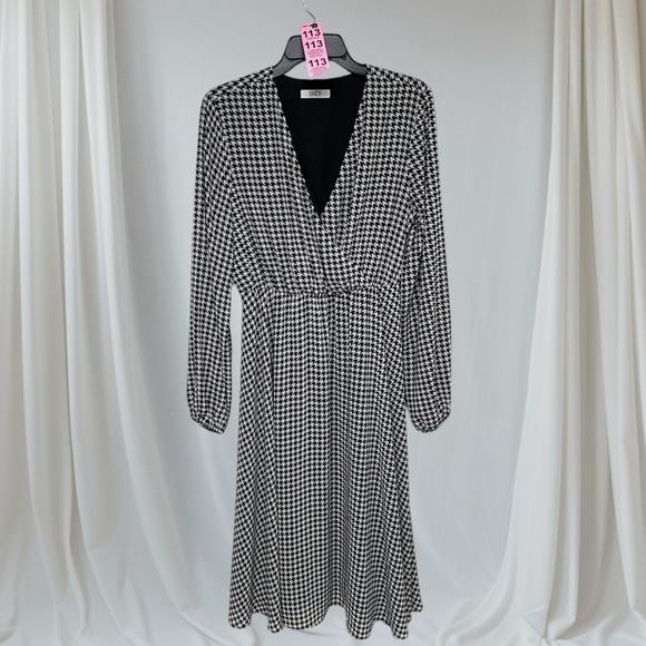 113 - Suzy Shier Dress - Picture 8 of 12